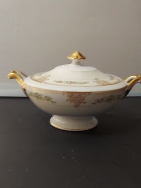 Vintage (1940s) Meito Fine Porcelain Covered Serving Bowl